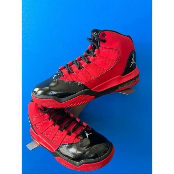 Nike Air Jordan Max Aura Mens Shoes Size 5Y Boys Sneakers Black Red CU4930-600 - Picture 1 of 6